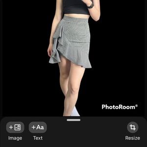 By egress black & white ruffled mini skirt size small